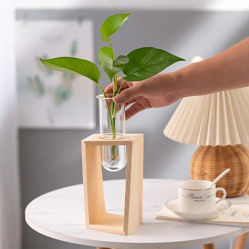 Vaza din sticla si lemn model nordic – design simplu si elegant pentru flori - Reelken
